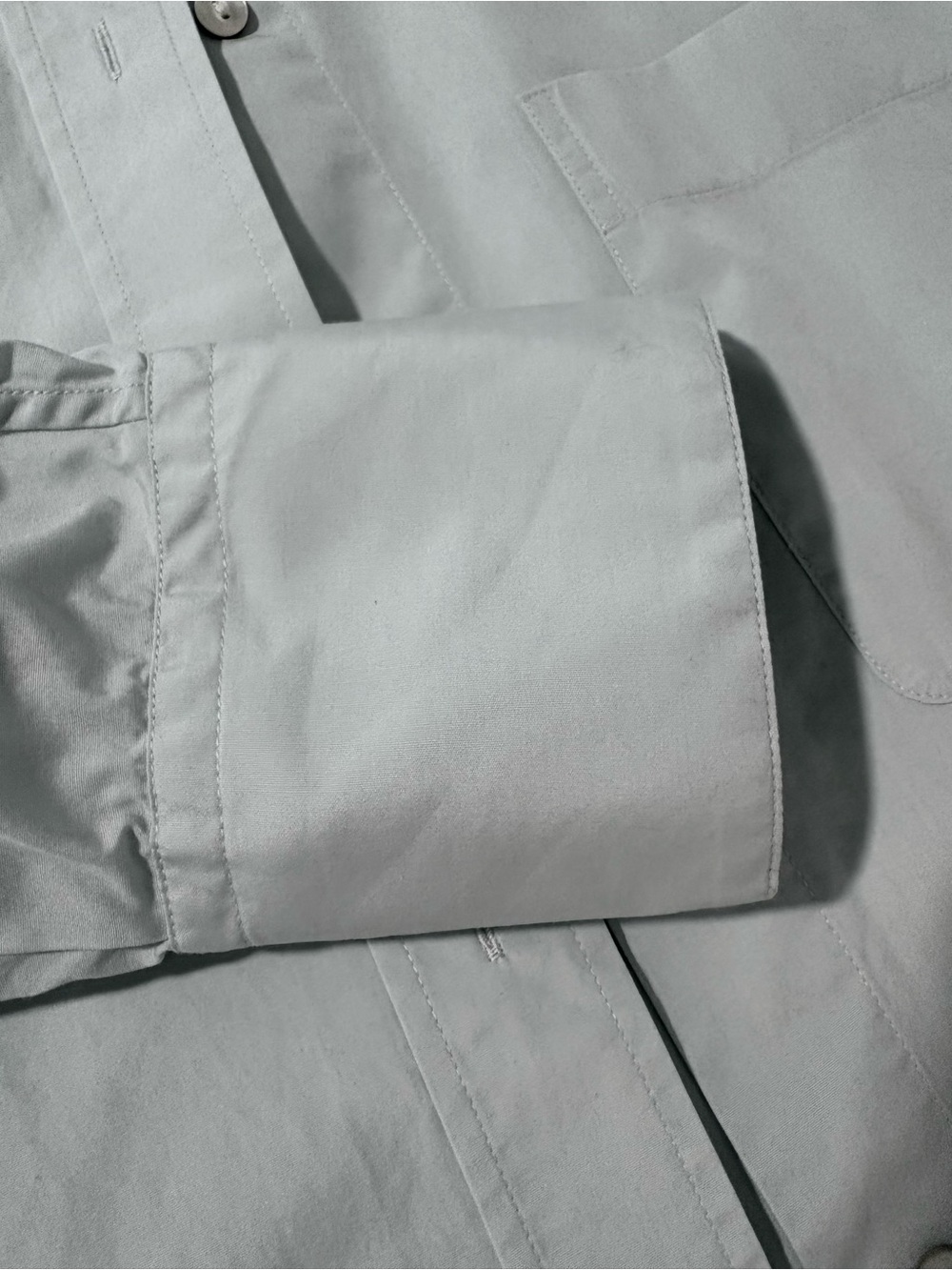 Vince Women’s Pastel Green Cotton Shirt with Beautiful Shell Buttons for Summer! - Picture 3 of 4